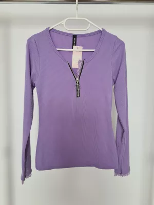 Striped blouse with a zipper, lace at the neckline of the sleeves - Violet - Blouses