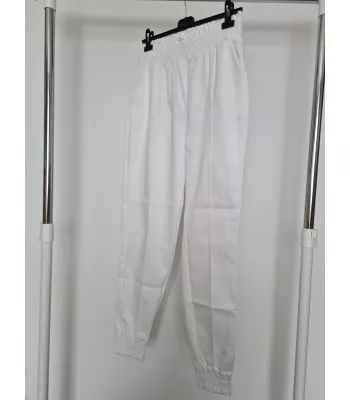 Trousers with an elastic waist and cuffs on the legs - White