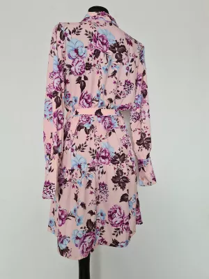 Dress with flowers fastened with buttons and tied at the waist - White - Dresses