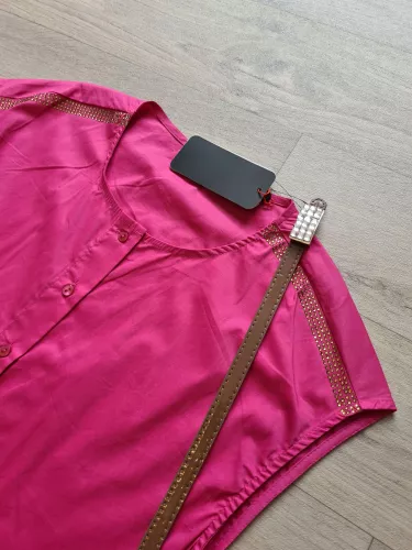 Dress with a belt and decorative sequins - pink