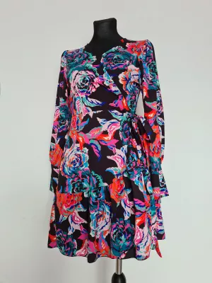 Dress worn with a frill, tied at the waist - Black - Dresses