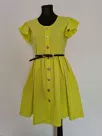 Dresses with decorative buttons and a belt - Lime
