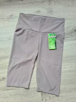 Krótkie legginsy / kolarki w prążek z wyższym stanem - Popielaty - Legginsy