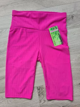 Krótkie legginsy / kolarki w prążek z wyższym stanem - Fuksja - Legginsy