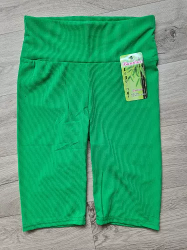 Krótkie legginsy w prążek