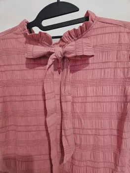 Loose dress with a bow and ruffles - Pink - Dresses