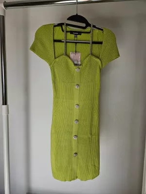 Sukienka z rękawkiem, ołówkowa prążkowana - Limonkowa  - Sukienki